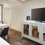 Carlyle Inn